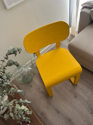 Silla amarilla de madera Ikea