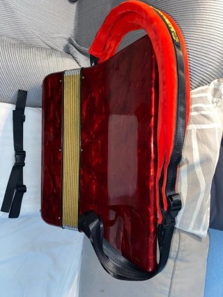 Acordeón Hohner Verdi II 96 bajos