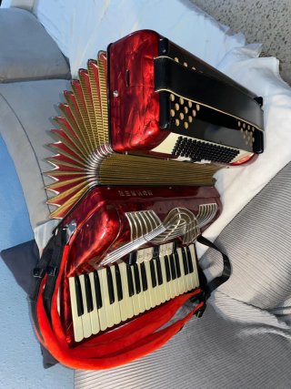 Acordeón Hohner Verdi II 96 bajos