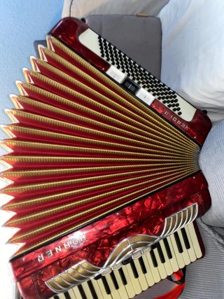 Acordeón Hohner Verdi II 96 bajos