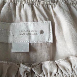 Falda midi volantes de Zara