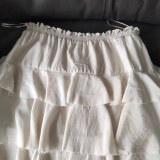 Falda midi volantes de Zara