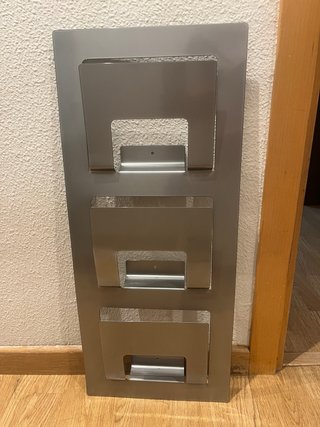 Revistero pared IKEA Spontan metal gris