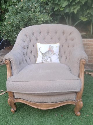 Sofá Luis XIV Beige Tapizado Tela