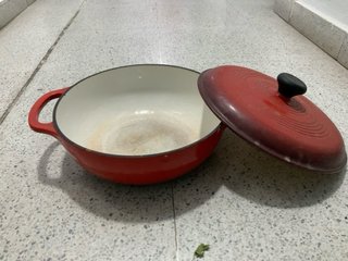 Cacerola de hierro roja