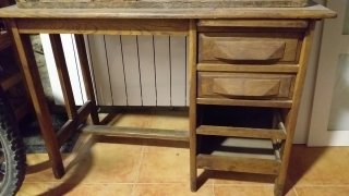 Mesa escritorio antigua de madera