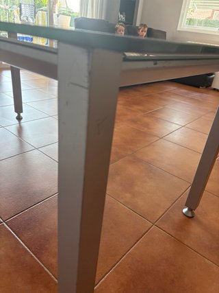 Mesa de cristal templado y metal