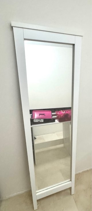 Espejo de pie de madera blanco