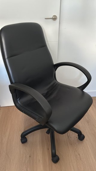Silla de oficina negra