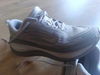 Nike Vomero Plus 18 Gris/Blanco