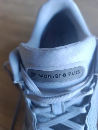 Nike Vomero Plus 18 Gris/Blanco