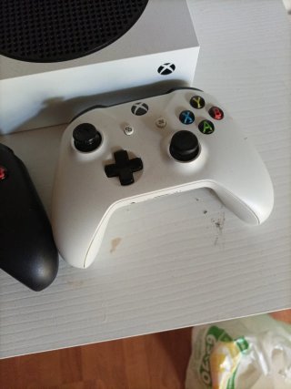 Xbox Series S Blanca + 2 Mandos