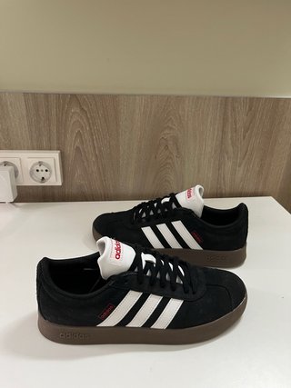 Adidas negras y blancas talla 40