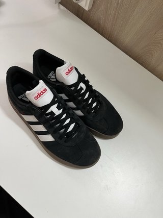 Adidas negras y blancas talla 40