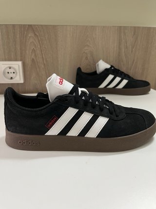 Adidas negras y blancas talla 40