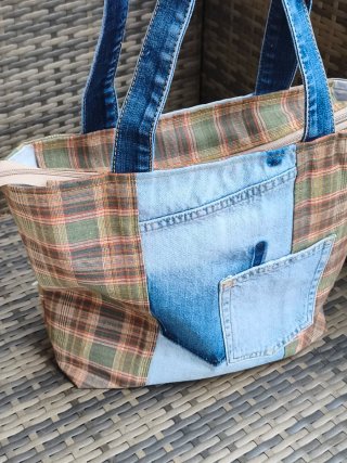 Bolso de tela vaquera y cuadros