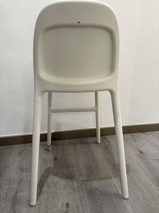Silla alta blanca para niños