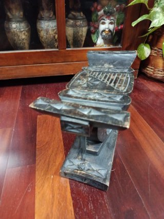 Reposacabezas africano ashanti tallado.