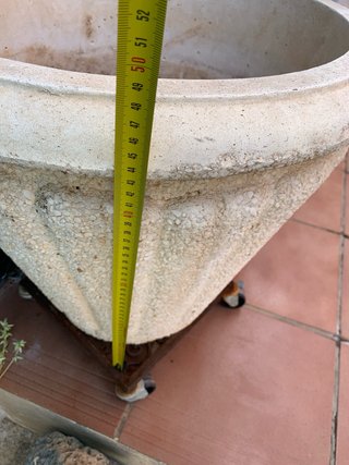 Macetero grande de piedra beige