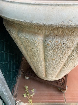 Macetero grande de piedra beige