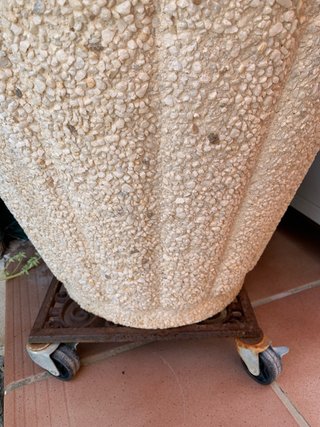 Macetero grande de piedra beige