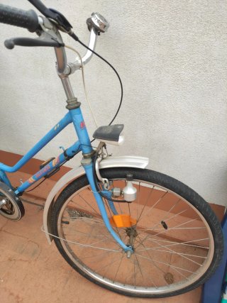 Bicicleta azul clásica