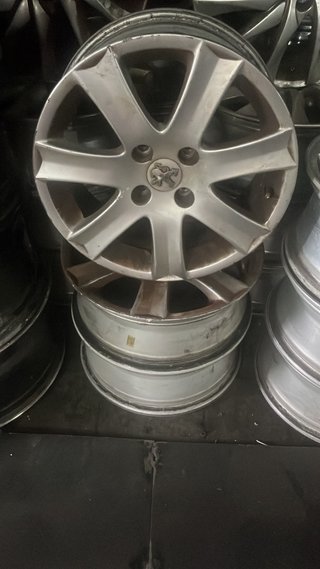 3 Llantas Peugeot R16 4 Tornillos