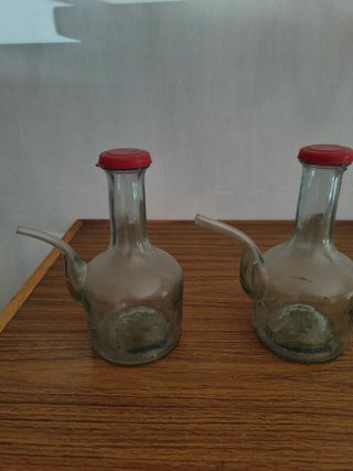 Porrones vidrio con tapa roja