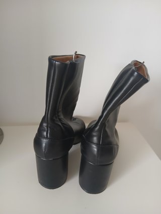 Botines negros chica
