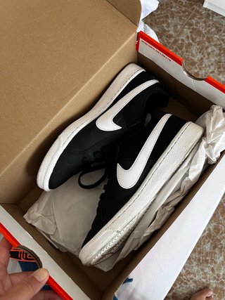 Zapatillas Nike Negras y Blancas Nuevas
