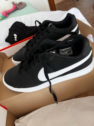 Zapatillas Nike Negras y Blancas Nuevas