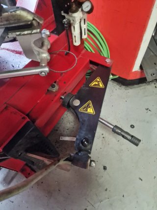 Máquina Neumática Königstein KN105