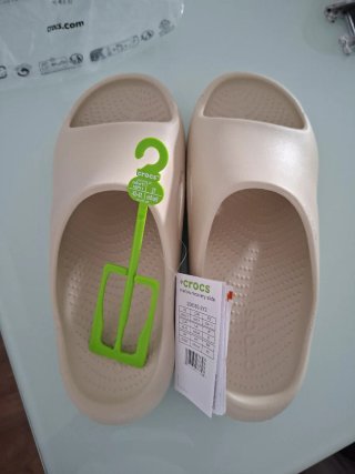 Crocs beige