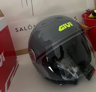 Casco Moto GIVI Gris con Visera