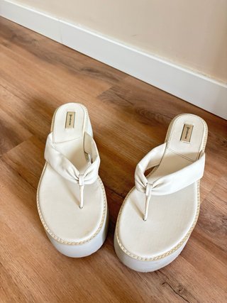 Chanclas plataforma Stradivarius blancas