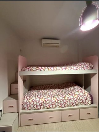Litera juvenil con cajones y escaleras