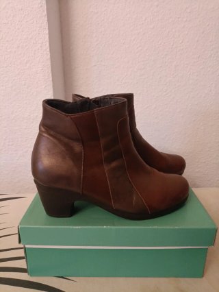 Botines de piel marrones