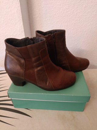 Botines de piel marrones