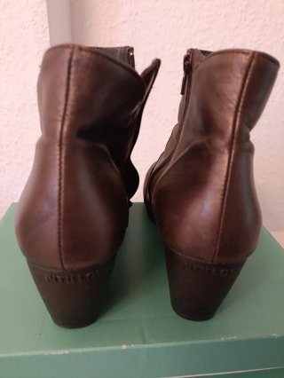 Botines de piel marrones