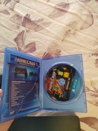 PS4 Slim 1TB + Mando + Juego Minecraft + Cables