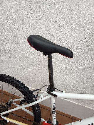 Bicicleta B-TWIN Rockrider 20 Blanca