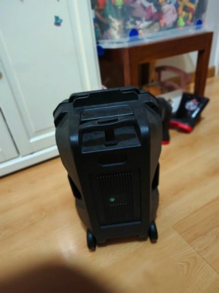 Altavoz Portátil Negro con Luces LED Rojas