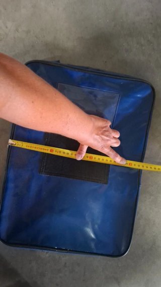 Bolsa azul con ventana y panel/valijas