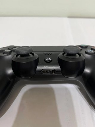 PS4 (PlayStation 4) Negra + Mando