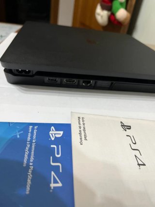 PS4 (PlayStation 4) Negra + Mando