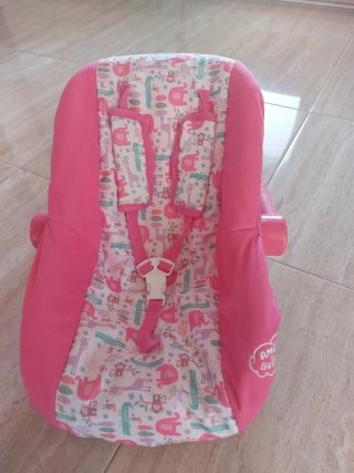 Cochecito de muñecas rosa con encaje