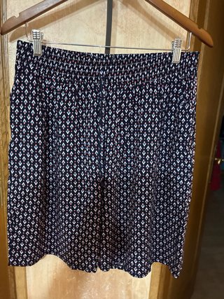Lote 2 pantalones cortos verde y estampado