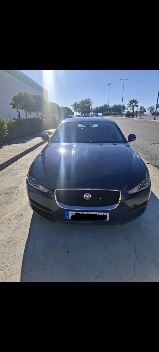 Jaguar XE 2016 - foto 1