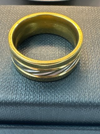 Anillo acero dorado con lineas plateadas T17