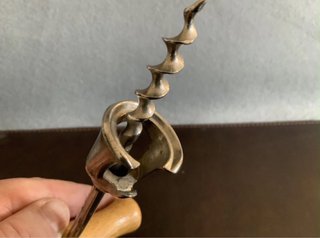 Antico cavatappi a campana aperta